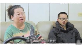 去年的12月25日聖誕節當天，一名陸軍專科學校二年級的林姓學生在放學時發生嚴重車禍，下課途中遭到機車從後方追撞，被診斷出顱內出血、下顎骨折，至今雖然脫離險境，卻無法開口說話。從鬼門關救回一名的過程中，林姓家人最感激的是陸軍司令部的「即刻救援」。　陸軍司令部提供