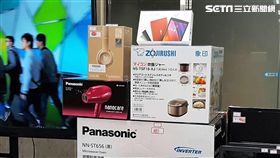 刑事局偵破簽賭網站「淘金網」，該網站專收大陸賭客，提供歐洲足球賽事供其下注，警方登門查緝，網站員工在尾牙摸彩時遭逮。（翻攝畫面）