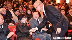 前副總統吳敦義與國民黨主席洪秀柱握手致意 圖／記者林敬旻攝