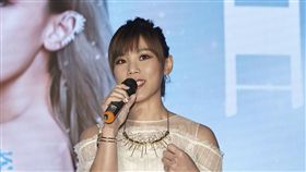 「風暴歌后」宣告開唱　蔡依林送翻糖蛋糕祝賀李佳薇超驚喜 圖／華納提供