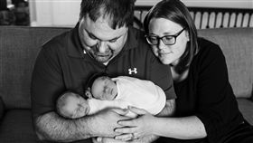 Lyndsay Brown,Reagan Brentlinger,雙胞胎,龍鳳胎,心臟,全家福／臉書、每日郵報