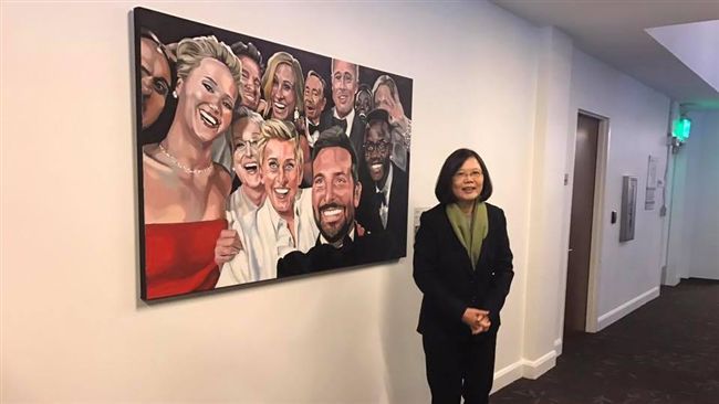 蔡英文訪推特　合影「最大咖自拍照」