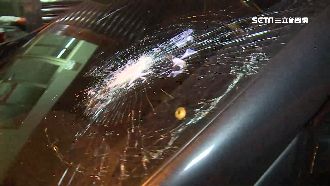 恐怖惡鄰！酗酒翁手持鋼筋狂砸鄰居車