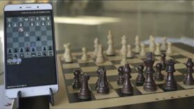 16:9
影／巫師棋問世？棋子不只會自己移動　這棋盤還能直播比賽
圖／翻攝自Square Off YouTube
https://www.youtube.com/watch?v=jKCwi6L8pHI