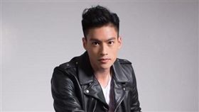 許孟哲打冰球（圖／星恆娛樂提供）