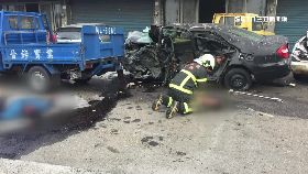 w載孩兩車撞1700