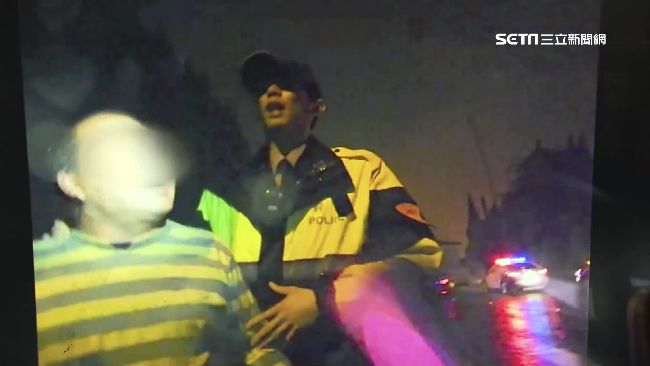 尾牙喝茫還上路！男逆向撞車對警咆哮