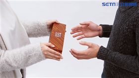 超延展！這顆蛋上面滿滿唇印…還是情人節限定？　