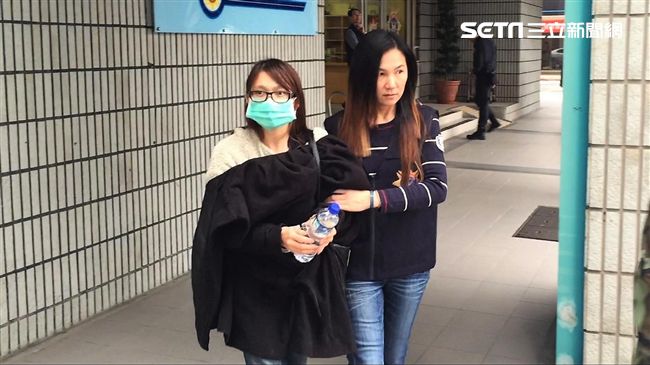 最狂傳播妹在此　拉手要錢嘿咻免費