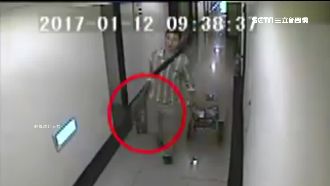 宅配住戶爆口角　持滅火器作勢攻擊