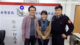 韓籍朴姓夫妻逛寧夏夜市時皮夾遭扒，張姓警方接獲報案後，依靠兩張旅遊照順利揪出越籍裴姓女子（翻攝畫面）