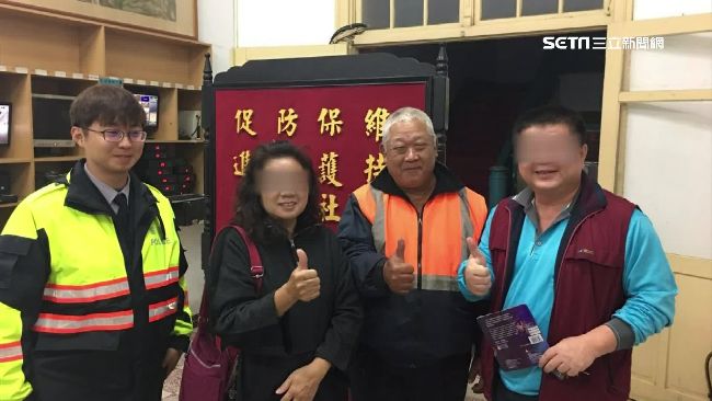 靠桌球拍姓名貼　員警找回3萬元失主