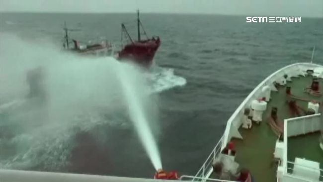中國漁船頻越界捕撈　海巡祭水砲驅離