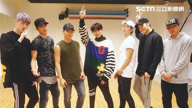 合體演出倒數中《飛魚》七鮮肉勤練舞