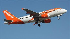 英國廉航易捷航空（EasyJet），空姐（圖／翻攝自每日郵報）