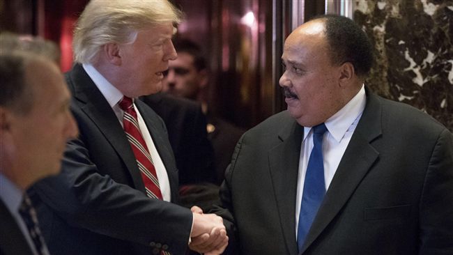 川普示好非裔　會見馬丁路德金恩長子