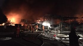 桃園,中壢,泰豐輪胎,火警,火災,濃煙,黑煙 （圖／民眾提供）