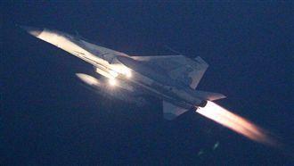 空軍IDF「夜航」　如流星劃破天際