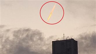 天空驚見不明物體　網：都敏俊是你？