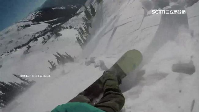 腳下瞬間崩裂　澳雪板玩家險遭活埋