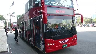 雙層觀光巴士啟航　柯P試乘：好好玩