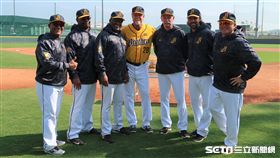 中信兄弟外籍教練團（圖／記者王怡翔攝）