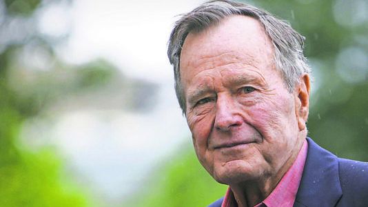 女星指控伸鹹豬手　對象竟是老布希