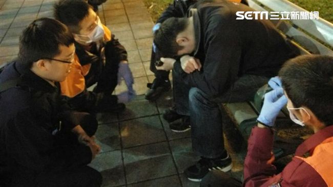 女友劈腿他跳水　2警河神手中搶人