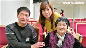 高齡85歲的陳奶奶，接受經導管置換瓣膜術，術後恢復良好，第三天就能下床活動。（圖／楊晴雯攝）