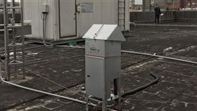 JD
泰豐廠區大火　環保局：污染物濃度不高
泰豐輪胎廠大火，桃園市18日晚間監測結果，現場的
VOCs等污染物的濃度不高，現場僅存噴水滅火所產生的
水蒸氣，民眾毋須過度擔心。
（桃園市政府環保局提供）
中央社記者邱俊欽桃園傳真　106年1月18日