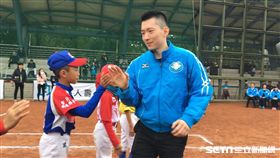 富邦盃少棒賽蔡承儒擔任開球嘉賓（圖／陳怡汝攝）