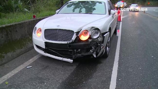砂石車輪砸中千萬賓利　維修費破百萬