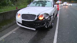 砂石車輪砸中千萬賓利　維修費破百萬