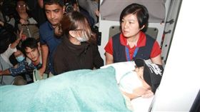 16:9
劉德華意外墜馬傷及骨盆　昨晚緊急返港赴醫院接受治療
圖／翻攝自新浪娛樂微博
http://www.weibo.com/1642591402/ErsUVobw6?refer_flag=1001030103_&type=comment#_rnd1484785003368