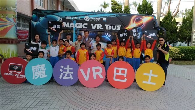 玩到外太空！魔法VR巴士草悟道登場