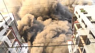 關窗躲輪胎廠大火惡臭　9人中毒送醫