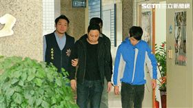 竹聯幫月堂堂主蘇正宗經營經紀公司，不但為旗下酒店小姐分等級，還要求她們簽下高額本票，以防短期離職或遭到挖角（翻攝畫面）