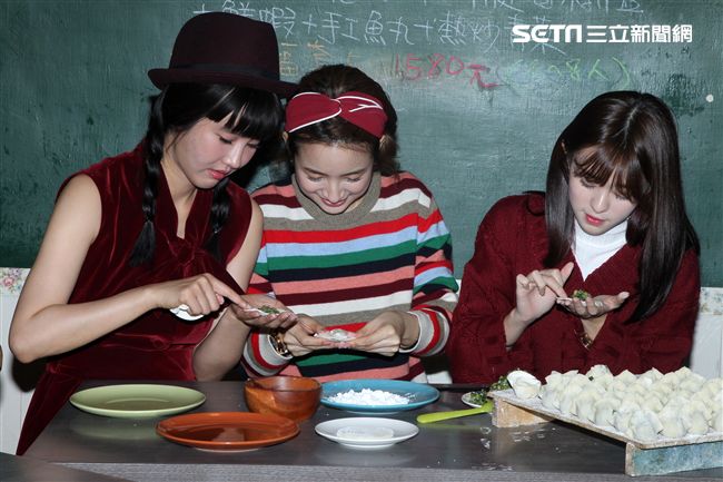 黃心娣、林依晨、邱思琹。（記者邱榮吉/攝影）