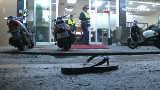 海產店外起口角！老闆好心勸架卻中彈