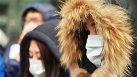 天氣,寒流,寒冷,冬天,大衣,低溫
圖／中央社