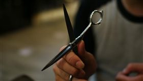 剪髮
https://www.flickr.com/photos/happyhair/3837015834/in/photolist-6R4H8q-reYAhP-r7Em2g-qXFaH4-4rXJ1Q-qH1kZG-qihEiv-rf12Gq-6R4H5Q-r7z6SG-dsTsR6-qaRH1r-6RfiZ3-dusHoX-73E7Yy-r7zbd5-6R3pJY-6QZEhe-6R35GQ-