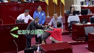 妨害名譽？柯語錄垃圾不分藍綠成考題