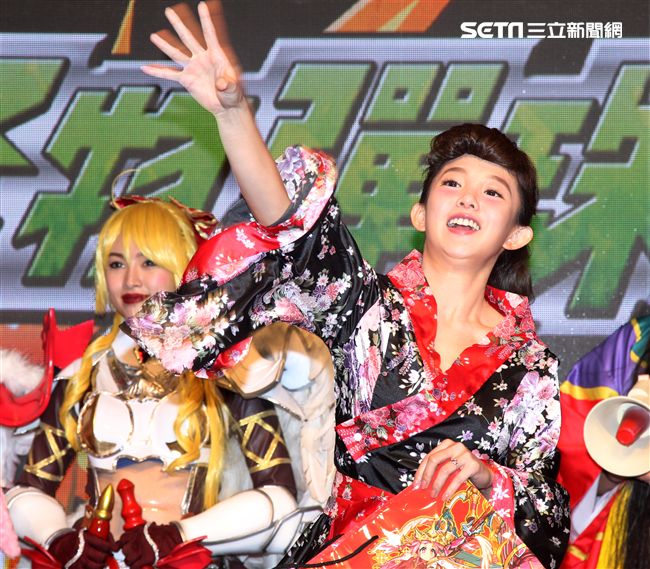 郭書瑤台北電玩展一襲超短改良式和服嫩腿尬Cosplay大放異彩。（記者邱榮吉/攝影）