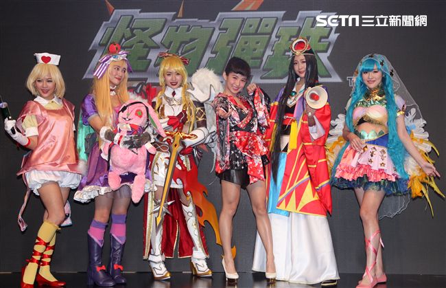 郭書瑤台北電玩展一襲超短改良式和服嫩腿尬Cosplay大放異彩。（記者邱榮吉/攝影）