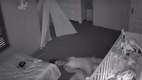 鬼抓人？披頭散髮倒臥嬰兒房　女竟被「魔神仔」拉進床底
圖／翻攝自Tyrone Morris臉書