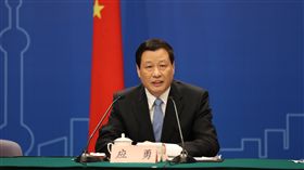 上海市長應勇上任首場記者會
上海新任市長應勇（圖）20日在上任後的首場記者會中，被問到有關台北、上海雙城論壇的問題時表示，一切合作都要在九二共識的基礎下進行。
（中新社提供）