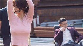 F奶,正妹,受虐,強姦,鄧月平Larine,導演,掃黃,SM　圖／鄧月平臉書