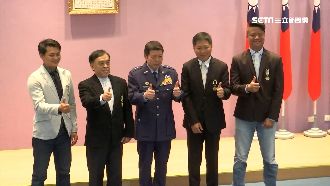 鋼鐵最前線獲肯定　空軍頒文藝貢獻獎