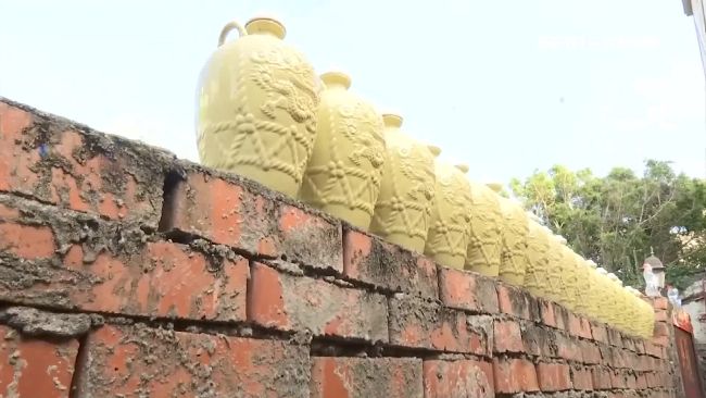 把我的甕還來！摸乳巷甕牆遭「拔罐」