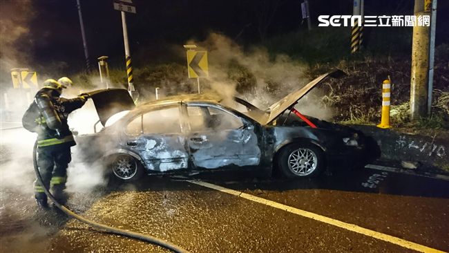 高雄火燒車　駕駛逃生不及燒成焦屍
